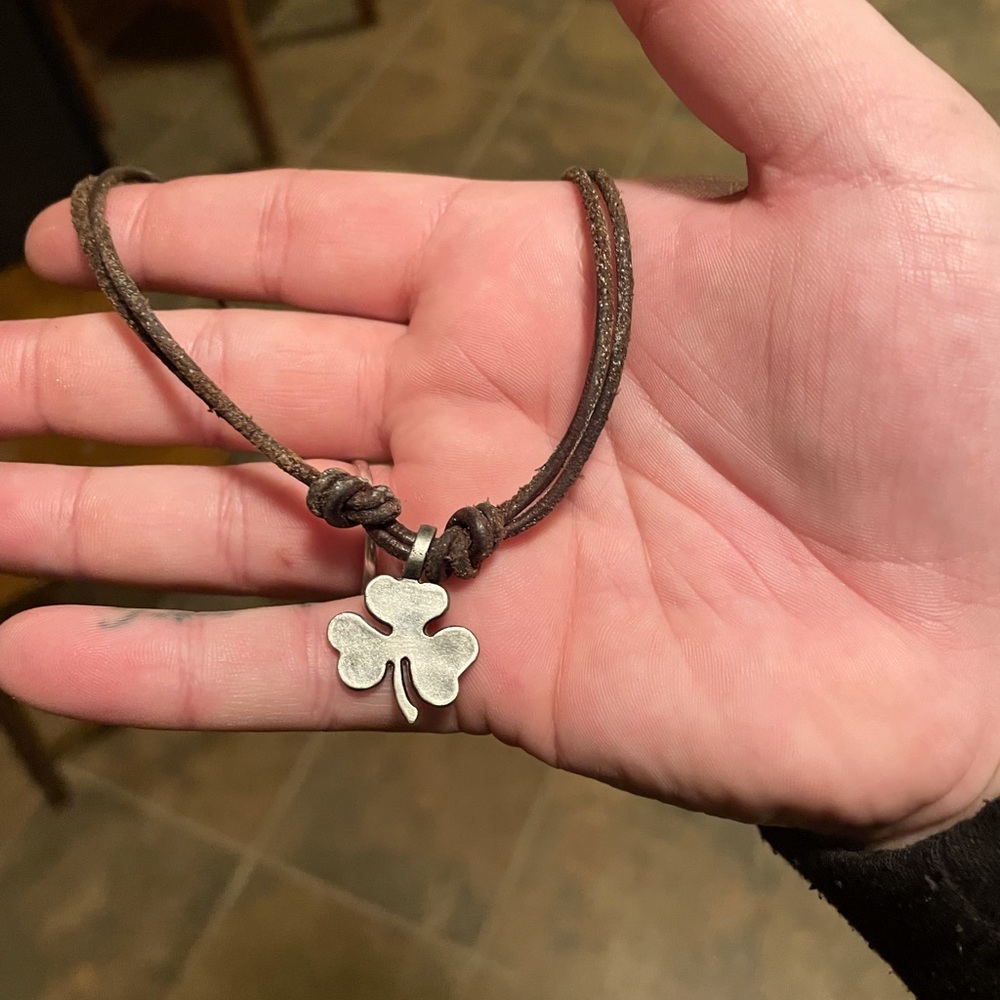 3 leaf clover leather choker
